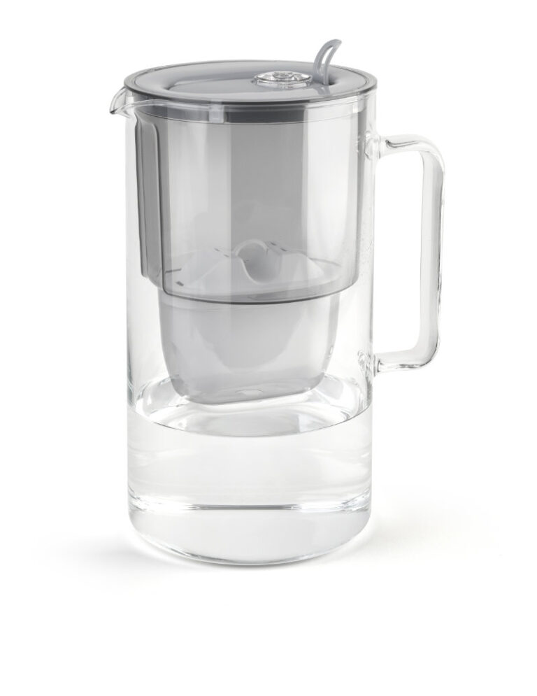 dzbanek filtrujący wodę